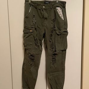 Akira Joggers